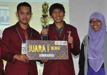 Sempat Minder, Tim Tel-U Malah Juara Umum Lomba Debat Nasional: Trilogy of Coin 2015